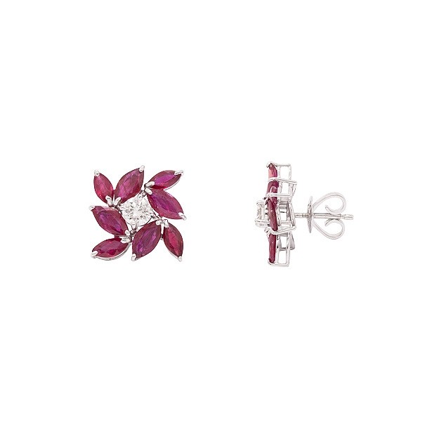 Brinco em Ouro Branco 18k Flor com 16 Rubis Navetes 3.02Cts e 2 Diamantes 0.41Cts