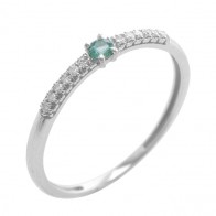Anel em Ouro Branco 18k Cravejado com 1 Esmeralda e 12 Brilhantes