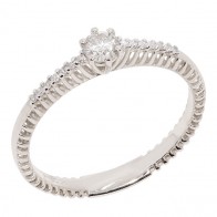Anel em Ouro Branco 18k Solitário Facine com 1 Diamante 15 Pontos 0.15cts e 14 Diamantes 0.07cts