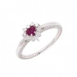 Anel em Ouro Branco 18k Coração com 1 Rubi 4.50mm de 0.31Cts e 10 Diamantes de 0.16Cts