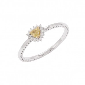 Anel em Ouro Branco 18k Chuveiro Triângulo com 1 Diamante Fancy Yellow e 15 Diamantes.