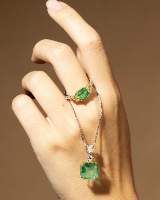 Uma combinação que ilumina a joia de um jeito único. Esmeralda, Fancy Yellow e ouro 18k...